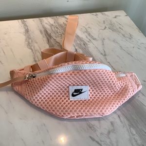 Nike Mesh Pouch